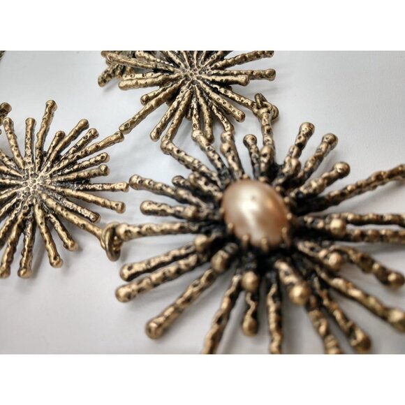 Vintage Gold-Tone Ann Taylor Starburst Medallion Necklace With Faux Pearl Accent - Picture 4 of 6